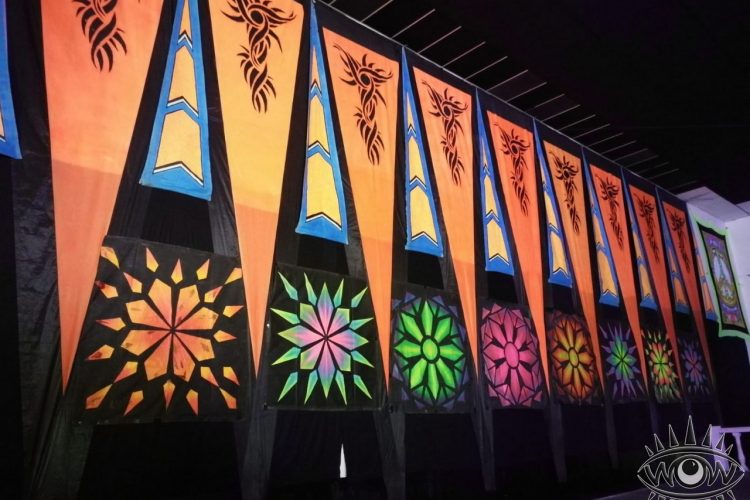 salas grandes decoradas para eventos arte instalada en paredes