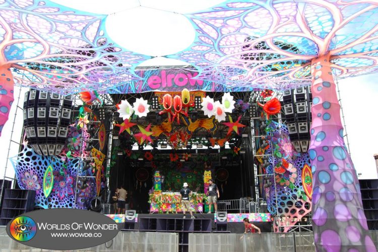 decoracion escenario wow deco elrow monegros techno psicodelic trip atrezos telas hinchables