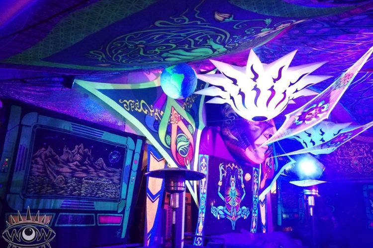 instalación de arte visual alumbrante creativo espacios transformados