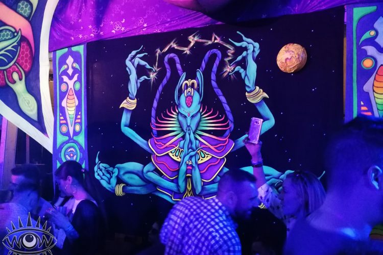 noches en clubs fiestas Elrow música electrónica arte visual