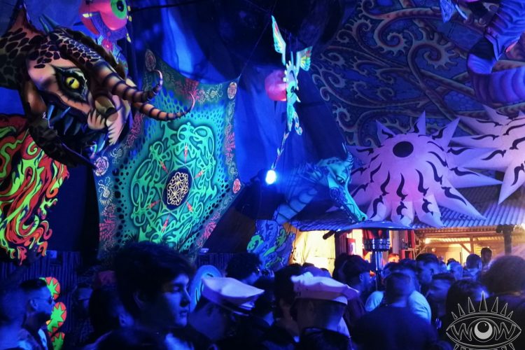 fiesta elrow decoración alucinante alquilable