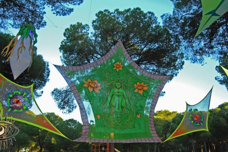 Evento al exterior bosque encantado decoracion pachamama fiesta españa