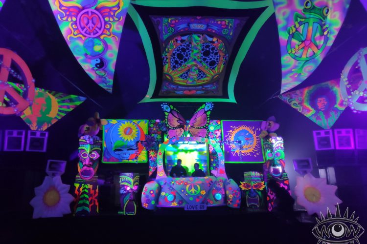 escenario festival psicodélico hippie lsd fluorescente paz y amor