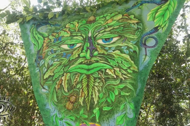 Hombre verde arte por alquiler para eventos al aire libre instalacion