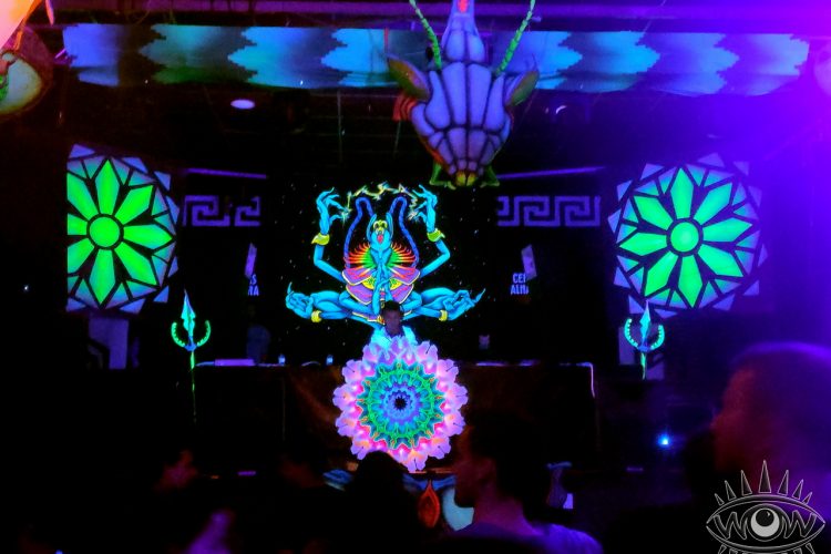 decoración para noches de fiesta música electrónica
