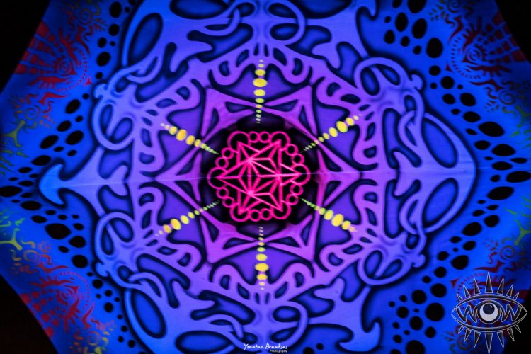geometría sagrada mandala psicodelica fluorescente tetraedro