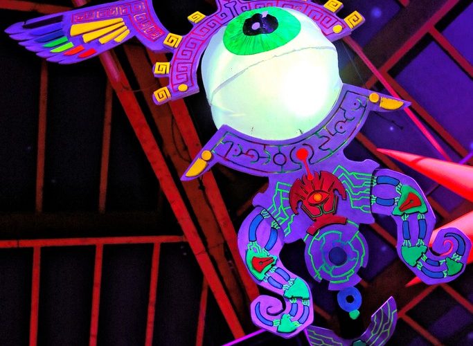 arte creativo instalaciones alquilables ojos flotantes