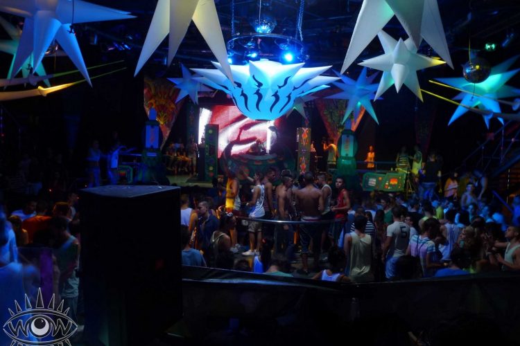 fiestas con decoración servicio de arte instalado figuras hinchables fluorescentes