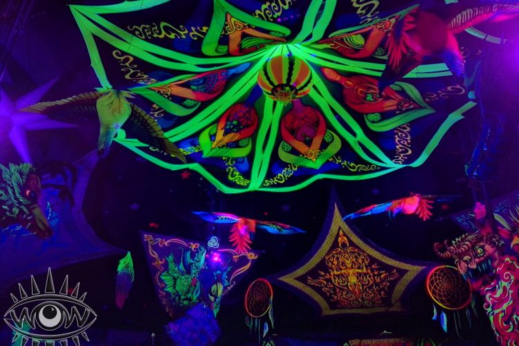 templo magico carpa circo arte fluo instalacion festival chill licra suiza