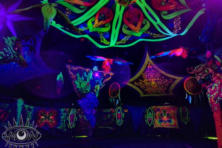 templo magico carpa circo arte fluo instalacion festival chill licra suiza
