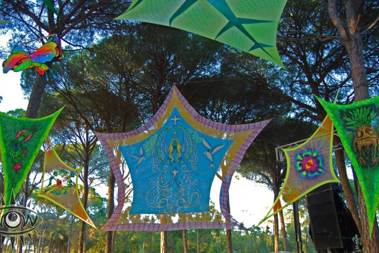 aire libre spray arte festival diosas bosque encantado