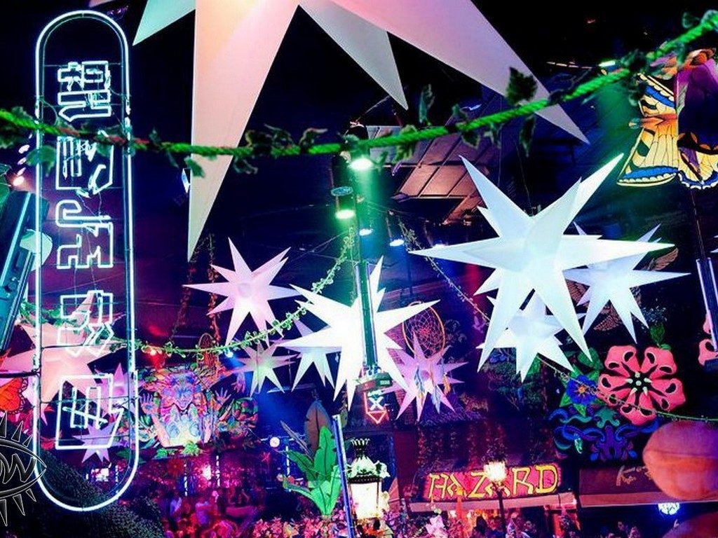 Inflatable star installation florida 135 club decor for hire indoor events